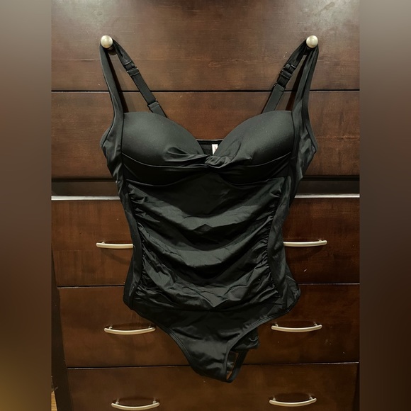 NWT shaping swimsuit - Picture 5 of 6